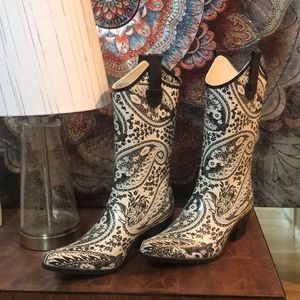 Corey’s rubber rain boot